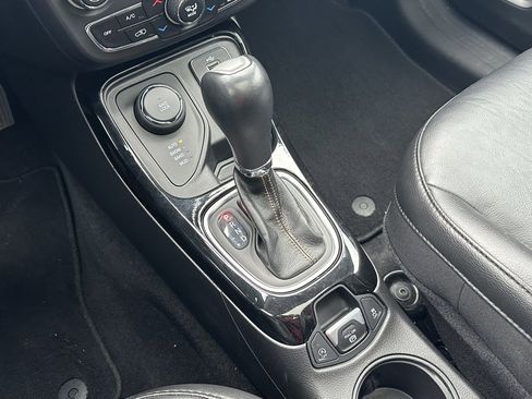 Used 2018 Jeep Compass Limited w/ Navigation Group image 33