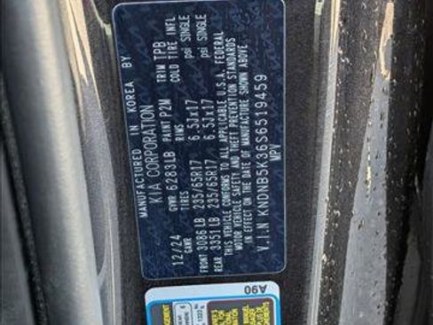 Used 2025 Kia Carnival image 15