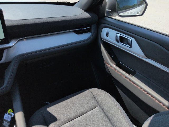 New 2027 Ford Explorer Active RWD image 17
