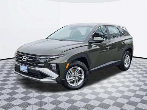 Certified 2025 Hyundai Tucson SE image 2