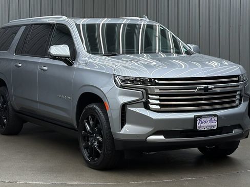 Used 2024 Chevrolet Suburban High Country AWD/4WD image 7