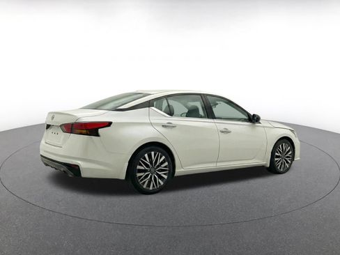 Used 2025 Nissan Altima 2.5 SV FWD image 9