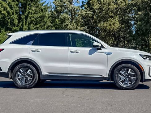 Used 2022 Kia Sorento S FWD image 3