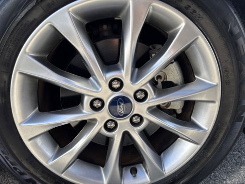 Used 2017 Ford Fusion SE image 25