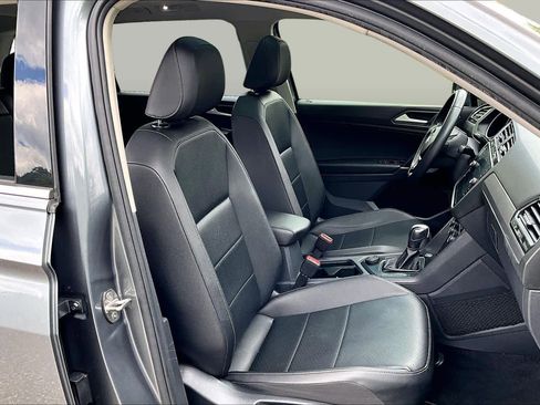 Used 2020 Volkswagen Tiguan SE w/ Panoramic Sunroof Package AWD/4WD image 8
