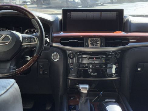 Used 2017 Lexus LX 570 4WD w/ Luxury Package image 30