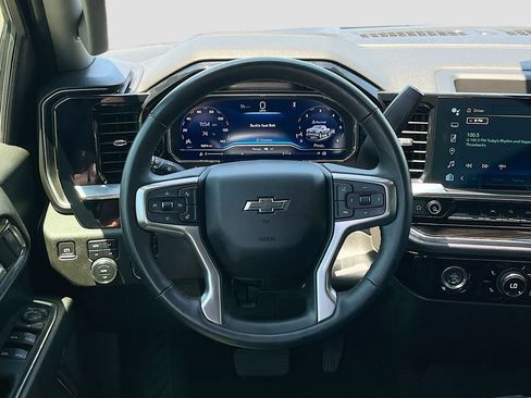 Used 2024 Chevrolet Silverado 1500 RST w/ Z71 Off-Road Package AWD/4WD image 11