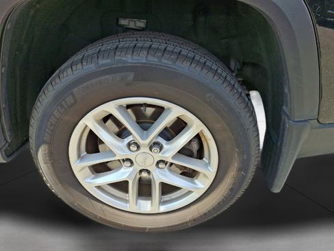Used 2025 Jeep Grand Cherokee L Laredo AWD/4WD image 10