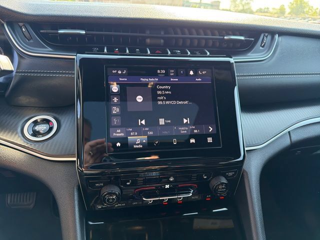 Used 2025 Jeep Grand Cherokee Laredo X w/ Luxury Tech Group I AWD/4WD image 21