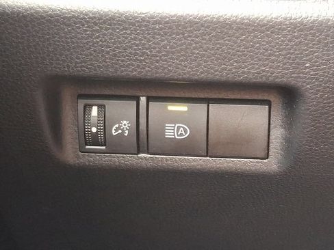 Used 2025 Toyota RAV4 LE AWD/4WD image 22