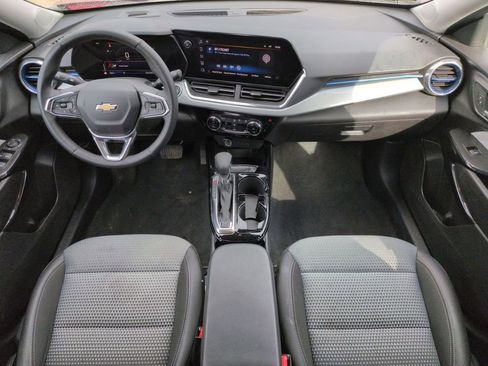 Used 2025 Chevrolet Trax LT w/ LT Convenience Package image 26