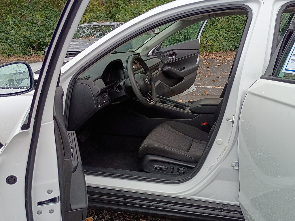 Used 2023 Honda Accord EX image 11