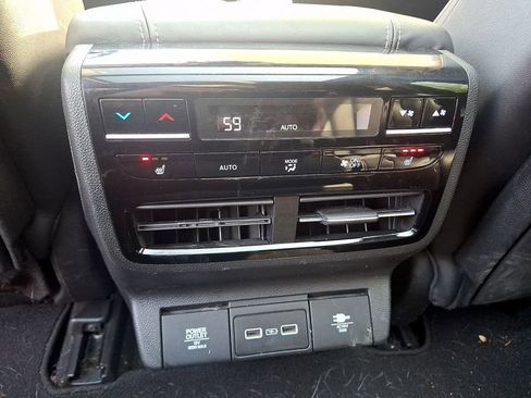 Used 2023 Acura MDX SH-AWD w/ Advance Package image 11
