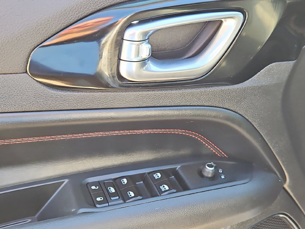 Used 2025 Jeep Compass Trailhawk AWD/4WD image 10