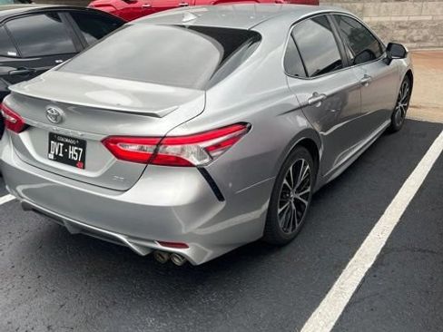 Used 2020 Toyota Camry SE FWD image 18