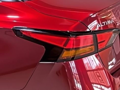 Used 2024 Nissan Altima 2.5 SV image 10