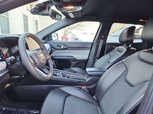 Used 2024 Jeep Compass Latitude image 20