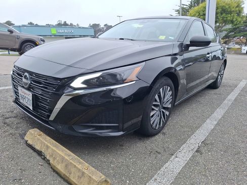 Used 2024 Nissan Altima 2.5 SV FWD image 3