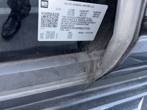 Used 2023 Chevrolet Suburban LT w/ Luxury Package image 1