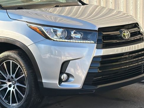 Used 2017 Toyota Highlander SE image 5