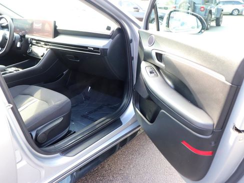 Used 2025 Hyundai Sonata SEL FWD image 15