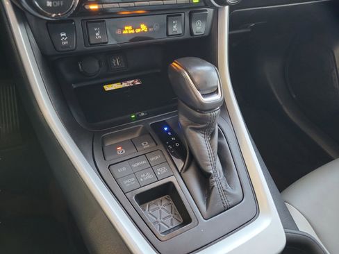 Used 2023 Toyota RAV4 XLE Premium image 10