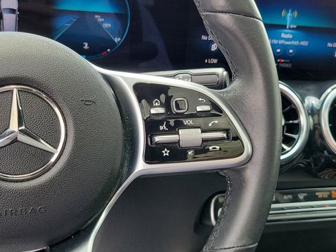 Used 2022 Mercedes-Benz GLB 250 image 30