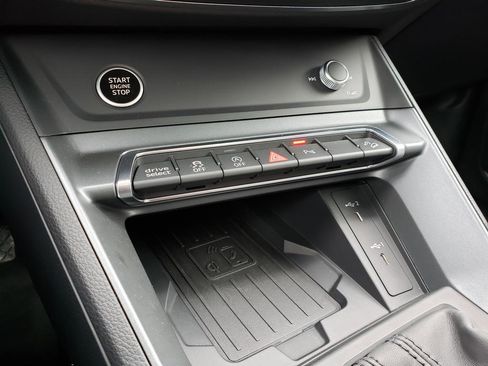 Used 2025 Audi Q3 2.0T Premium w/ Convenience Package image 24