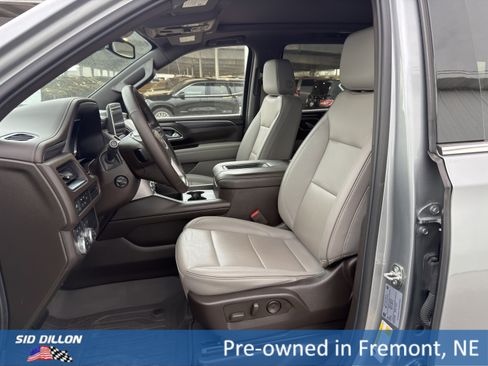 Used 2024 GMC Yukon SLT w/ SLT Premium Package image 11