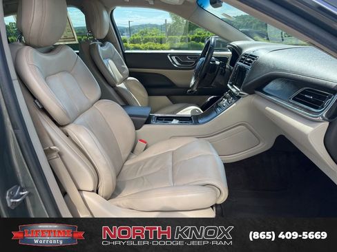 Used 2017 Lincoln Continental Select FWD image 27