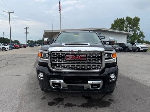 Used 2018 GMC Sierra 2500 Denali w/ Duramax Plus Package AWD/4WD image 3