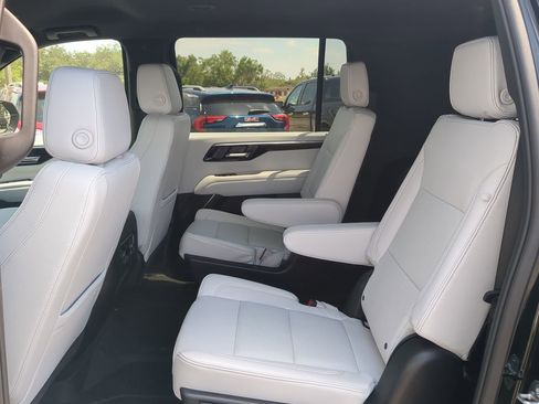 New 2025 Chevrolet Suburban Premier image 13