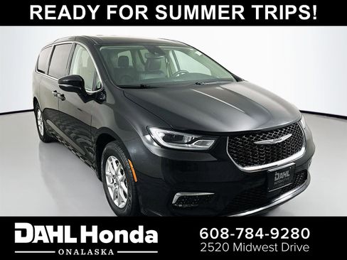 Used 2024 Chrysler Pacifica Touring-L image 1