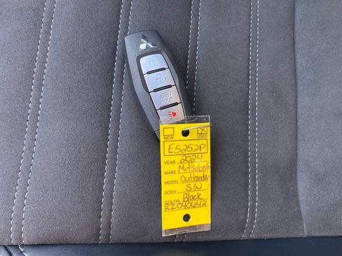 Used 2024 Mitsubishi Outlander SE AWD/4WD image 24