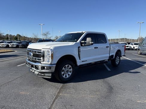 Used 2024 Ford F250 XLT image 3