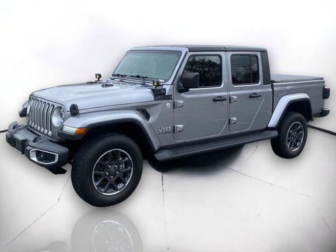 Used 2020 Jeep Gladiator Overland image 2