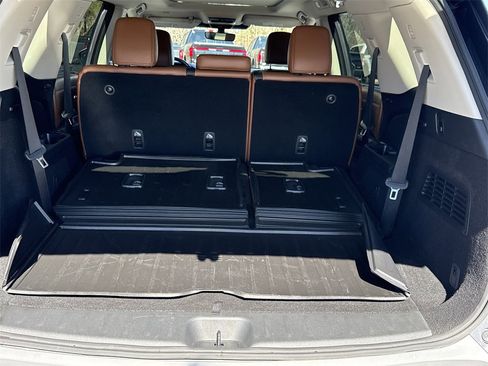 Used 2023 Nissan Pathfinder Platinum w/ Cargo Package image 18