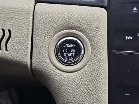 Used 2015 Ford Taurus SEL w/ Equipment Group 201A image 24