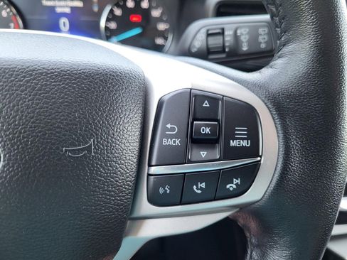 Used 2023 Ford Explorer XLT AWD/4WD image 20