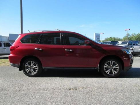 Used 2018 Nissan Pathfinder SV FWD image 2