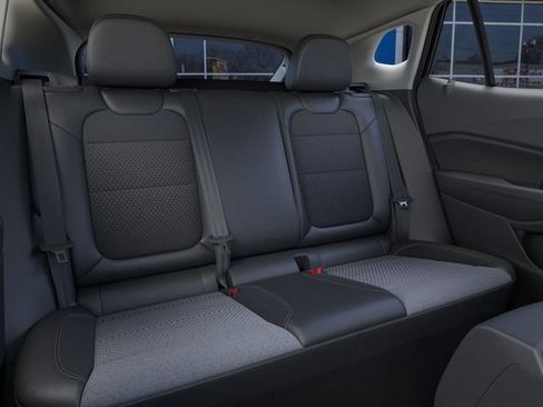 New 2026 Chevrolet Trax LT w/ Sunroof Package FWD image 17