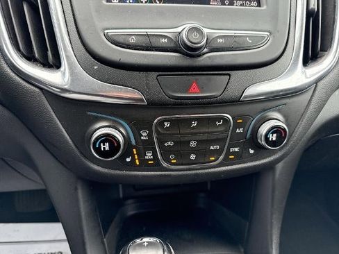 Certified 2020 Chevrolet Equinox LT w/ Driver Convenience Package image 11