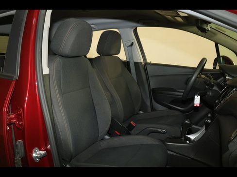 Used 2022 Chevrolet Trax LS w/ Tint and Cruise Package AWD/4WD image 27