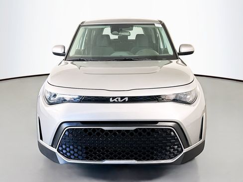 Used 2024 Kia Soul LX w/ Option Group 015 FWD image 2