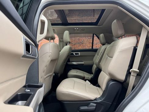 Used 2022 Ford Explorer XLT w/ Equipment Group 202A image 23