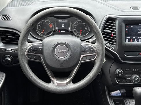 Used 2021 Jeep Cherokee Latitude FWD image 17