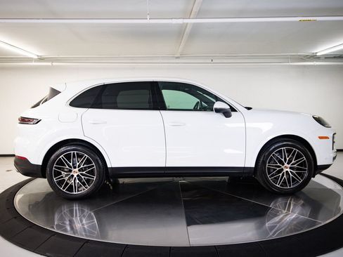 Certified 2026 Porsche Cayenne AWD/4WD image 8