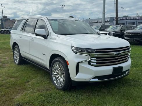 Used 2024 Chevrolet Tahoe High Country AWD/4WD image 9