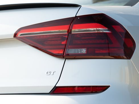 Used 2018 Volkswagen Passat GT FWD image 28