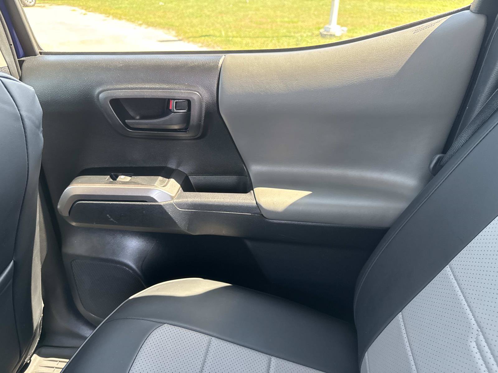 Used 2023 Toyota Tacoma SR5 AWD/4WD image 18